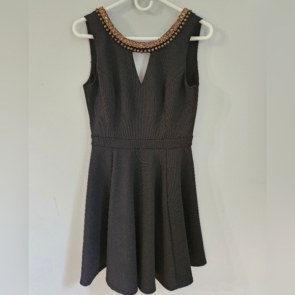 XOXO beaded keyhole swing dress - Picture 2 of 7